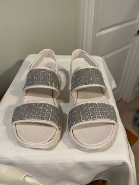 Skechers Luxe Foam White Sandals with Sparkle Straps